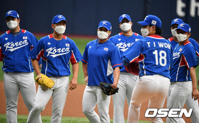 오승환을 비롯한 투수들이 수비 훈련을 하고 있다. 2021.07.18 /jpnews@osen.co.kr