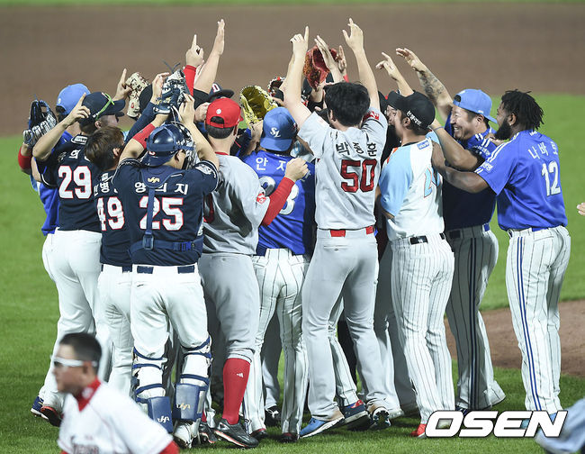 2015년 7월 18일 수원 KT위즈파크에서 열린 2015 KBO리그 올스타전, 경기 종료 후 드림올스타 선수들이 승리의 기쁨을 나누고 있다. /soul1014@osen.co.kr