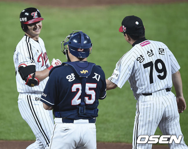 2015년 7월 18일 수원 KT위즈파크에서 열린 2015 KBO리그 올스타전, 7회말 나눔올스타 박용택이 솔로 홈런을 치고 미소 짓고 있다. /soul1014@osen.co.kr