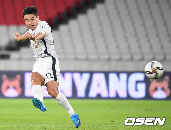 19일 오후 서울 잠실올림픽주경기장에서 ‘하나원큐 K리그2 2021' 21라운드 서울 이랜드 FC와 김천상무의 경기가 열렸다. 2021.07.19 /ksl0919@osen.co.kr