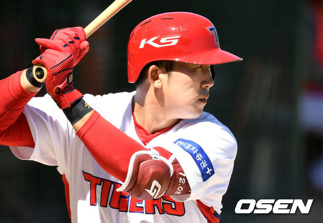 연습경기에 나선 KIA 장영석이 대기타석에서 타격을 준비하고 있다. / dreamer@osen.co.kr