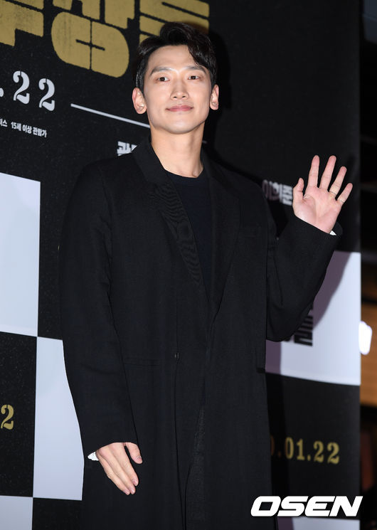 배우 정지훈이 포즈를 취하고 있다. /cej@osen.co.kr