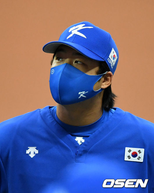 강백호가 훈련을 준비하고 있다. 지난 19일 KT 코칭스태프 1명의 코로나19 확진 판정으로 국가대표에 승선한 KT 강백호, 황재균, 고영표는 오늘 오전 모두 코로나19 음성 판정을 받고 예정대로 훈련을 진행했다. 2021.07.20 /jpnews@osen.co.kr