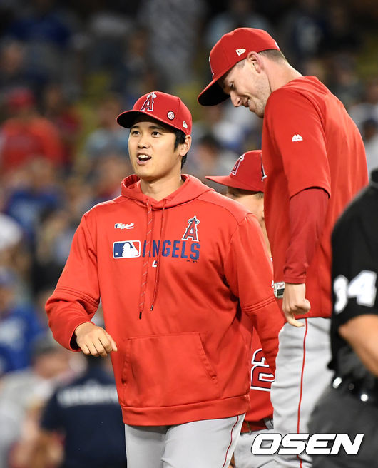 경기를 마치고 에인절스 오타니가 동료선수들과 승리를 기뻐하고 있다. /jpnews@osen.co.kr