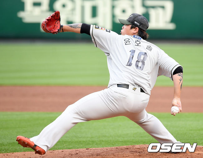 5회초 무사 1루 한화 윤호솔이 마운드에 올라 힘차게 공을 뿌리고 있다. 2021.06.27 /ksl0919@osen.co.kr