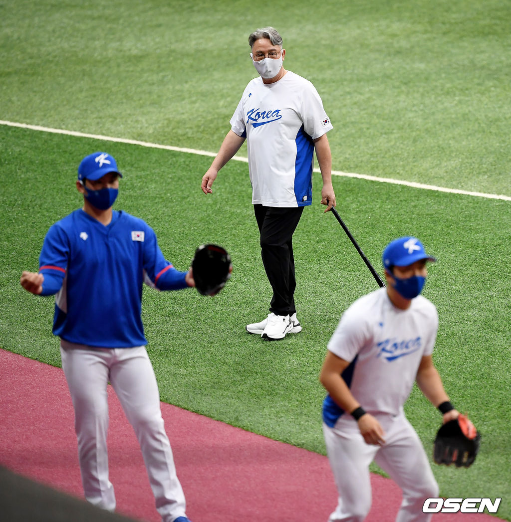 김경문 감독이 훈련을 지켜보고 있다. 2021.07.22 /youngrae@osen.co.kr