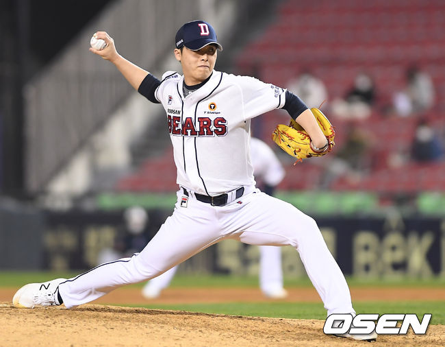 8회초 두산 박치국이 역투하고 있다. /youngrae@osen.co.kr