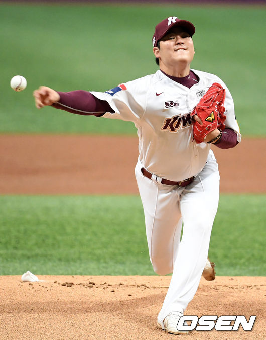 27일 오후 서울 고척스카이돔에서 ‘2021 신한은행 SOL KBO리그’ 키움 히어로즈와 KIA 타이거즈의 경기가 열렸다.1회초 키움 한현희가 역투하고 있다. 2021.06.27 /jpnews@osen.co.kr