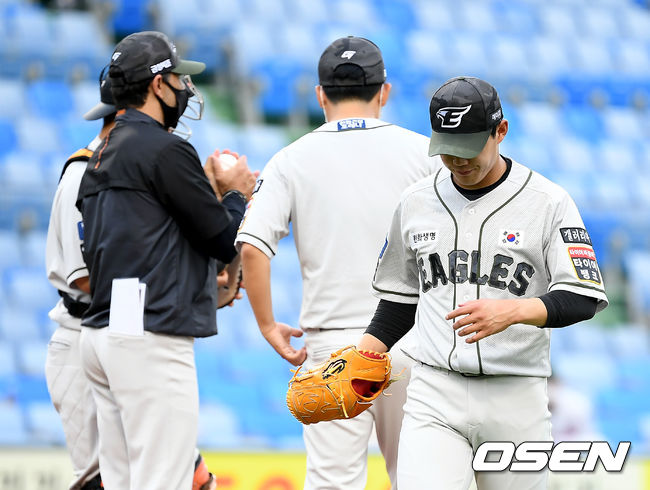 5회초 무사 1루 한화 선발 윤대경이 강판되고 있다. 2021.06.27 /ksl0919@osen.co.kr