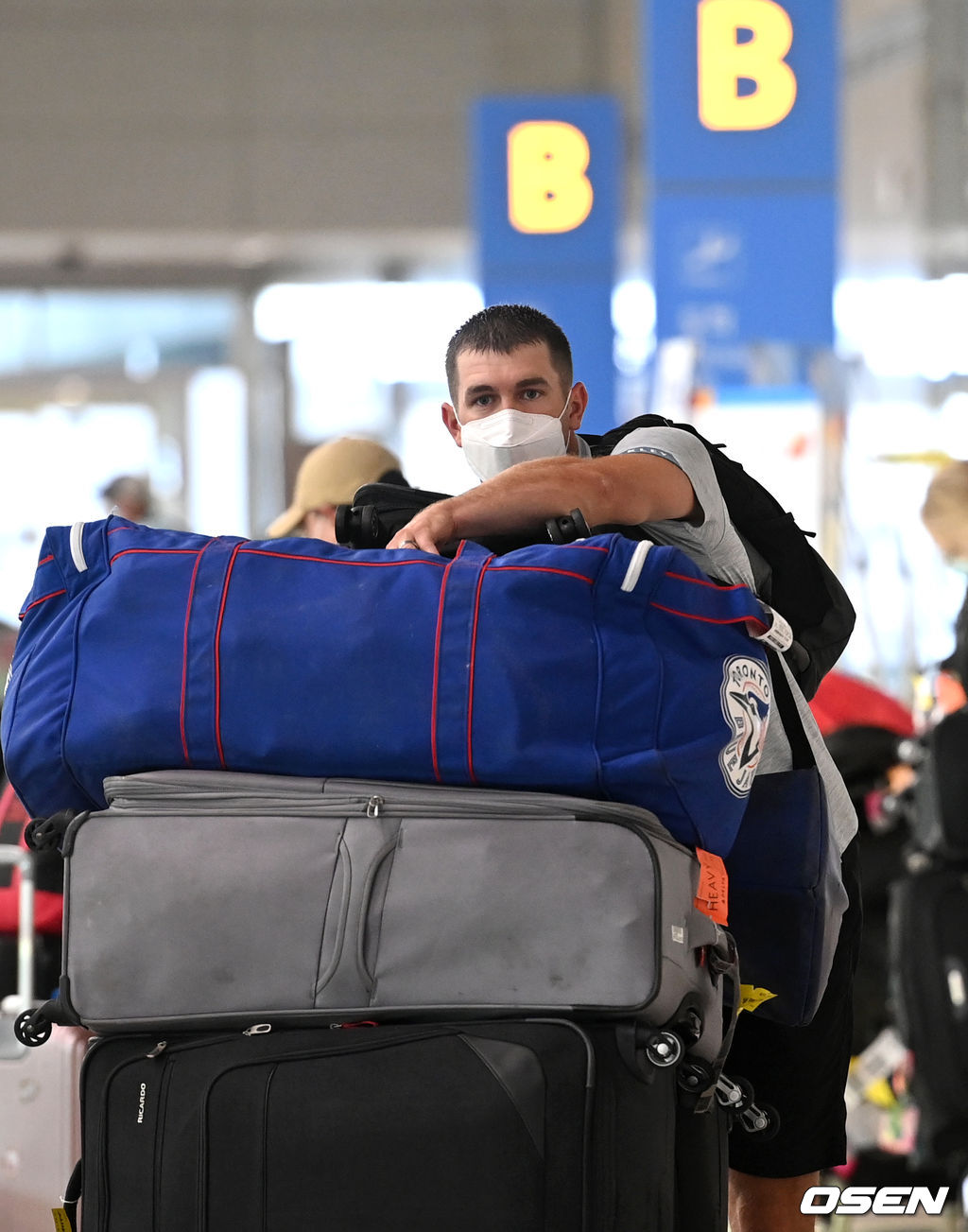 KT 제라드 호잉이 입국장을 나서고 있다. /cej@osen.co.kr