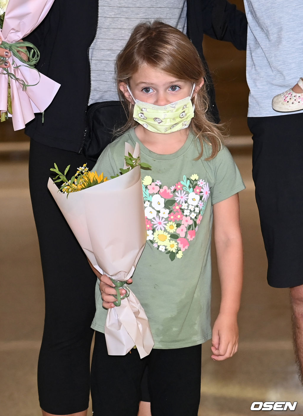 KT 제라드 호잉의 첫째 딸 칼리가 포즈를 취하고 있다. /cej@osen.co.kr