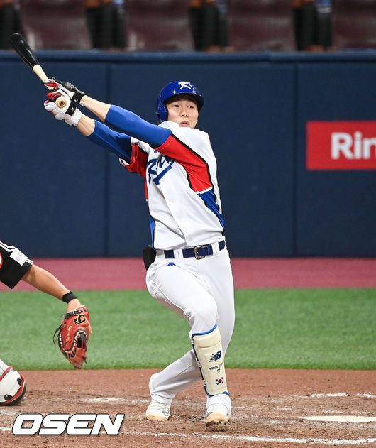 김경문 감독이 이끄는 2020 도쿄 올림픽 야구 국가대표팀이 24일 오후 서울 고척스카이돔에서 LG 트윈스와 평가전을 가졌다. 9회말 1사 만루 대표팀 김혜성이 동점 희생플라이를 날리고 있다. 2021.07.24 / soul1014@osen.co.kr