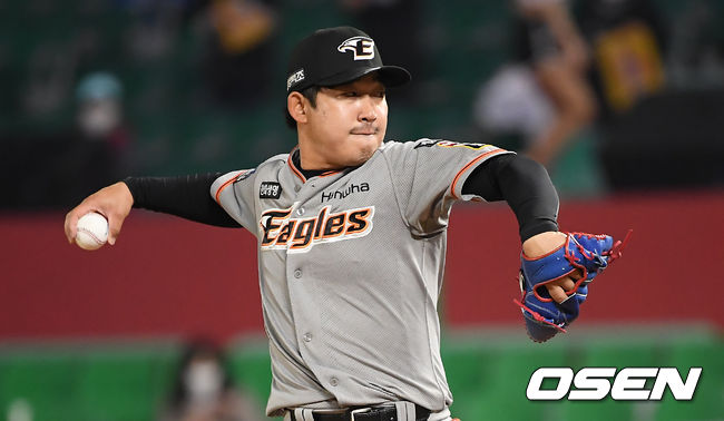 7회말 한화 주현상이 역투하고 있다. 