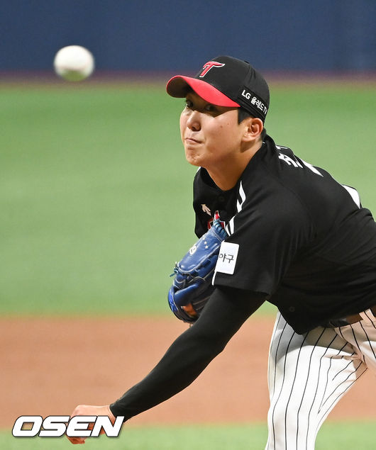 김경문 감독이 이끄는 2020 도쿄 올림픽 야구 국가대표팀이 24일 오후 서울 고척스카이돔에서 LG 트윈스와 평가전을 가졌다. 1회말 LG 선발투수 손주영이 역투하고 있다. 2021.07.24 / soul1014@osen.co.kr