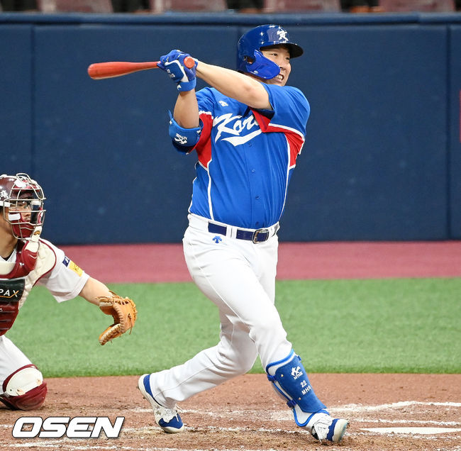 5회초 1사 주자 만루 대표팀 김현수가 우익수 앞 선취 1타점 적시타를 날리고 있다. 2021.07.25 / rumi@osen.co.kr