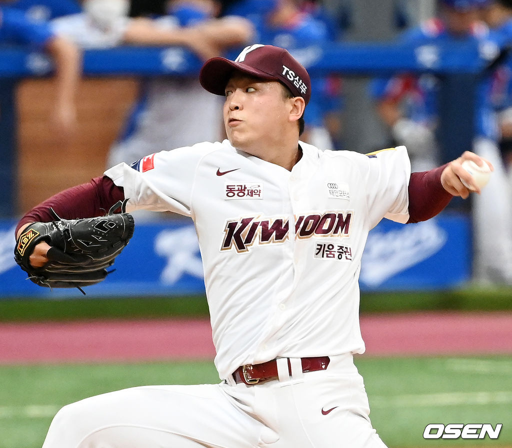 키움 선발 이승호가 마운드 위에서 힘차게 공을 뿌리고 있다.  2021.07.25 / rumi@osen.co.kr