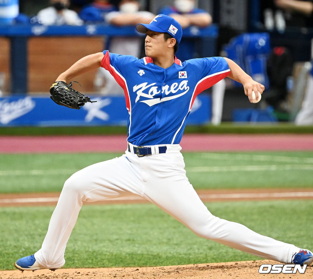 4회말 마운드에 오른 대표팀 이의리가 힘차게 공을 뿌리고 있다.  2021.07.25 / rumi@osen.co.kr