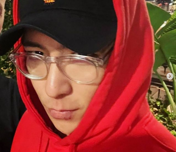 탑 SNS