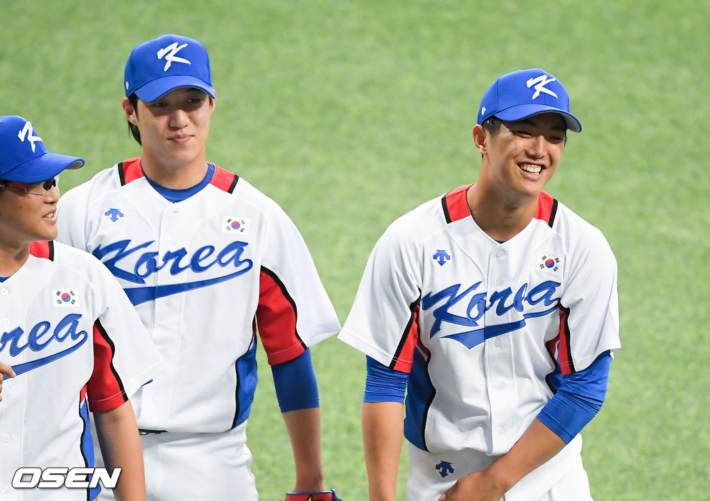 원태인과 이의리가 미소 짓고 있다.  21.07.17 / soul1014@osen.co.kr