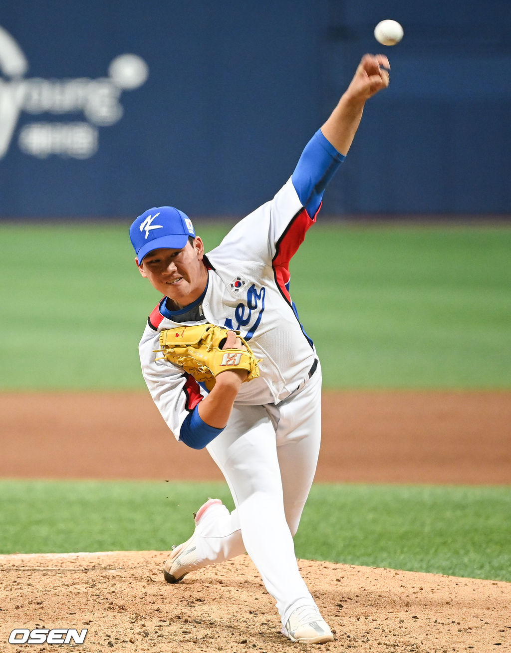 김경문 감독이 이끄는 2020 도쿄 올림픽 야구 국가대표팀이 24일 오후 서울 고척스카이돔에서 LG 트윈스와 평가전을 가졌다. 7회초 대표팀 김진욱 투수가 역투하고 있다. 2021.07.24 / soul1014@osen.co.kr