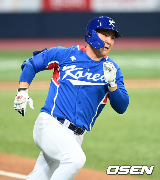 5회초 1사에서 대표팀 오지환이 2루타를 치고 그라운드를 돌고 있다. 2021.07.23 /sunday@osen.co.kr