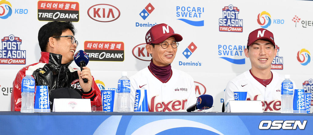 12일 오후 서울 고척스카이돔에서 열린 '2016 타이어뱅크 KBO리그' 포스트시즌 넥센 히어로즈와 LG 트윈스의 준플레이오프 미디어데이에서 LG 양상문 감독이 질문에 답을 하고 있다. 넥센 염경엽 감독과 서건창. 2016.10.12 / jpnews@osen.co.kr