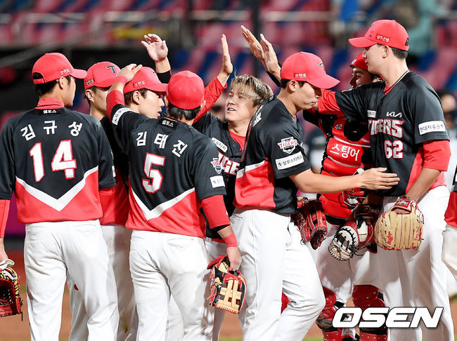 승리를 거둔 KIA 선수단이 기뻐하고 있다. 2021.06.23 /youngrae@osen.co.kr