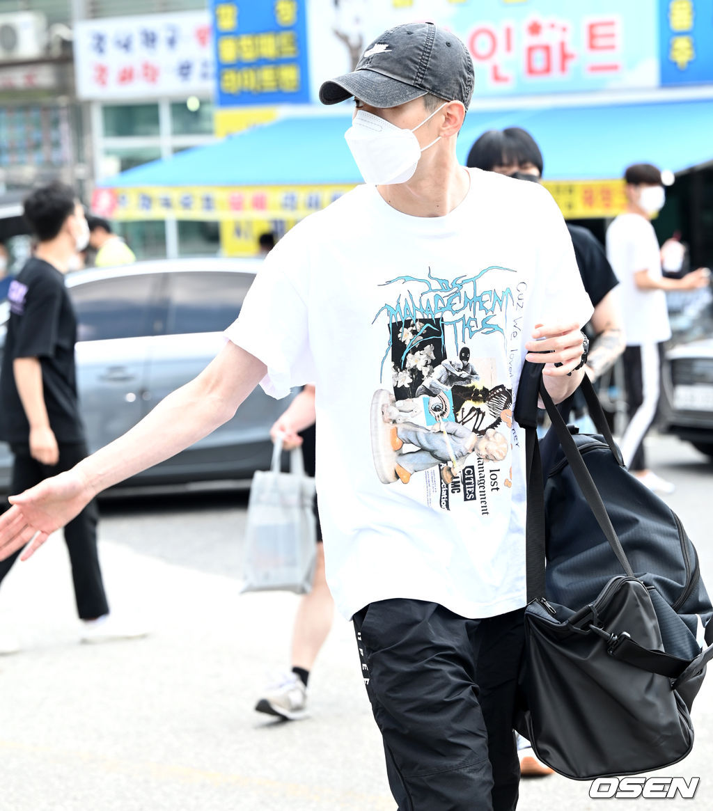 빅톤 한승우가 입소대로 향하고 있다. 2021.07.28 / dreamer@osen.co.kr