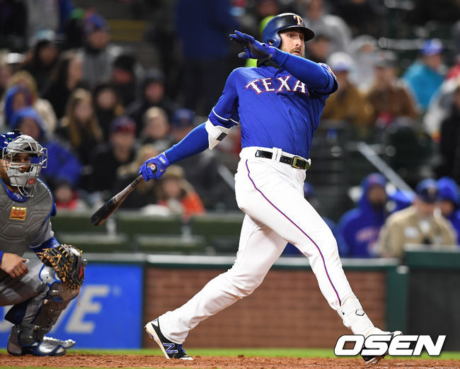 5회말 2사 2,3루 텍사스 갈로가 2타점 적시타를 때리고 있다. / youngrae@osen.co.kr