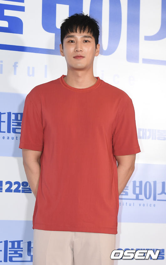 10일 오후 서울 롯데시네마 건대입구점에서 영화 ‘뷰티풀 보이스’ VIP시사회가 열렸다.배우 안보현이 포토타임을 갖고 있다. /youngrae@osen.co.kr