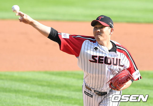 1회초 LG 선발 정찬헌이 힘차게 공을 뿌리고 있다. 2021.06.13 / dreamer@osen.co.kr