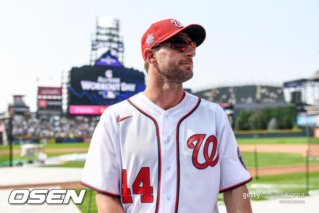 [사진]LA 다저스 유니폼을 입는 맥스 슈어저. ⓒGettyimages(무단전재 및 재배포 금지)