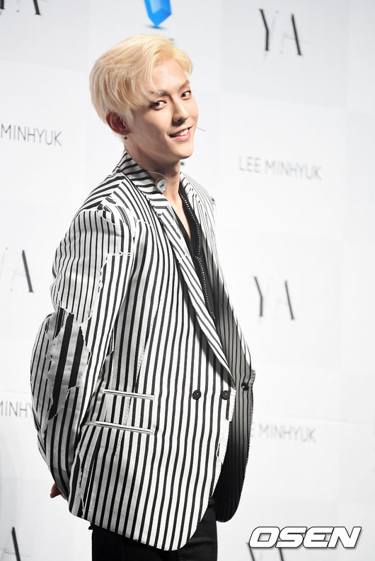 이민혁이 포토타임을 하고 있다. /jpnews@osen.co.kr