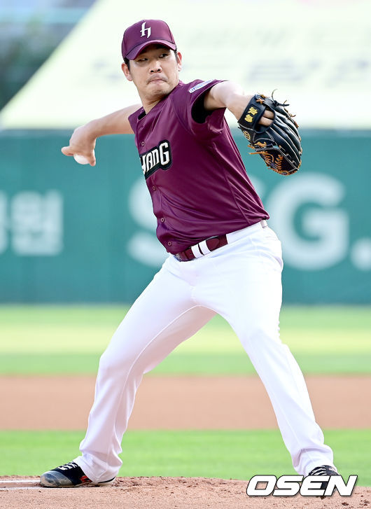 31일 오후 인천 인천 SSG랜더스필드에서 2021 KBO 퓨처스 썸머리그 SSG 랜더스와 고양 히어로즈의 경기가 열렸다. 1회말 고양 선발 정찬헌이 마운드에 올라 힘차게 공을 뿌리고 있다. 2021.07.31 /ksl0919@osen.co.kr