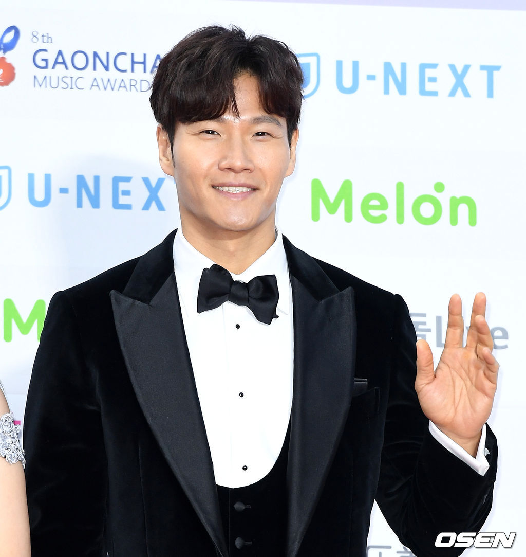 23일 오후 서울 송파구 잠실실내체육관에서 제8회 가온차트 뮤직 어워즈 레드카펫 행사가 열렸다.가수 김종국이 레드카펫을 밟고 있다./sunday@osen.co.kr