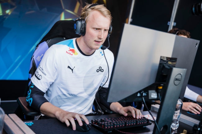 라이엇 게임즈 플리커.