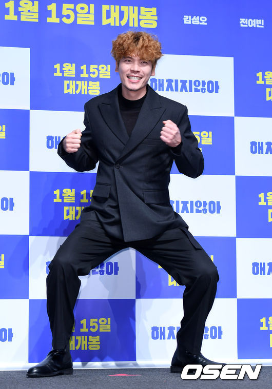 18일 오전 서울 강남구 CGV 압구정에서 영화 ‘해치지않아’ 제작보고회가 열렸다.배우 김성오가 포토타임을 갖고 있다. /sunday@osen.co.kr