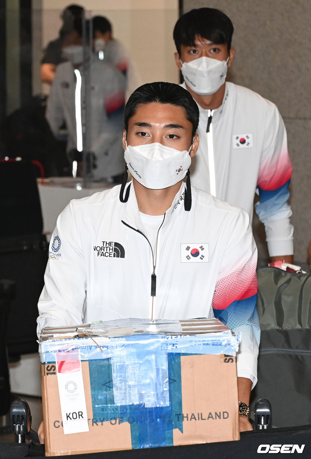 남자 축구대표팀 이동준이 입국장을 나서고 있다. 2021.08.02 /cej@osen.co.kr