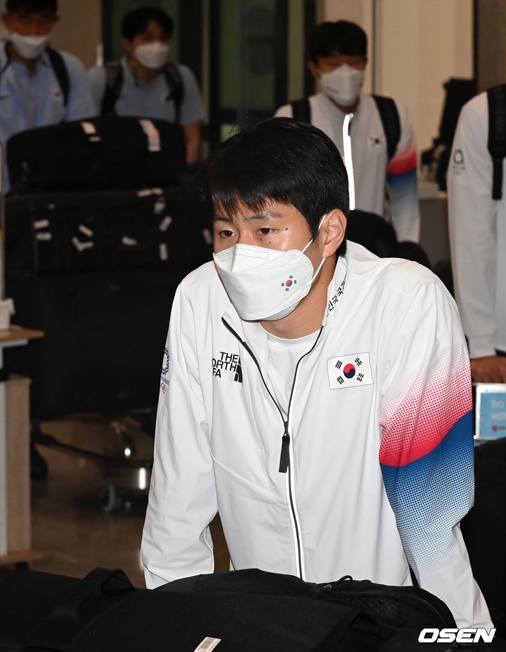 남자 축구대표팀 이강인이 입국장을 나서고 있다. 2021.08.02 /cej@osen.co.kr