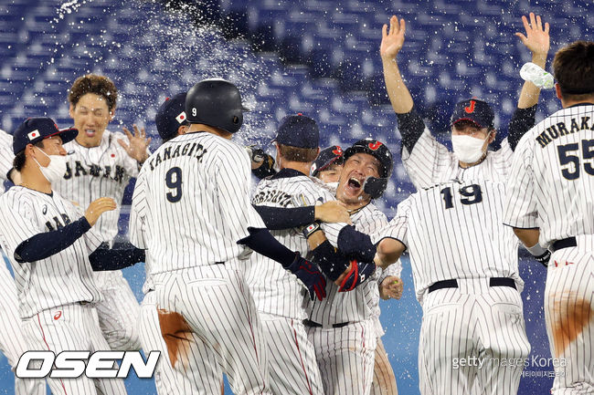 [사진] 녹아웃 스테이지 2라운드에서 미국을 상대로 끝내기 승리를 거둔 일본 야구 대표팀. ⓒGettyimages(무단전재 및 재배포 금지)