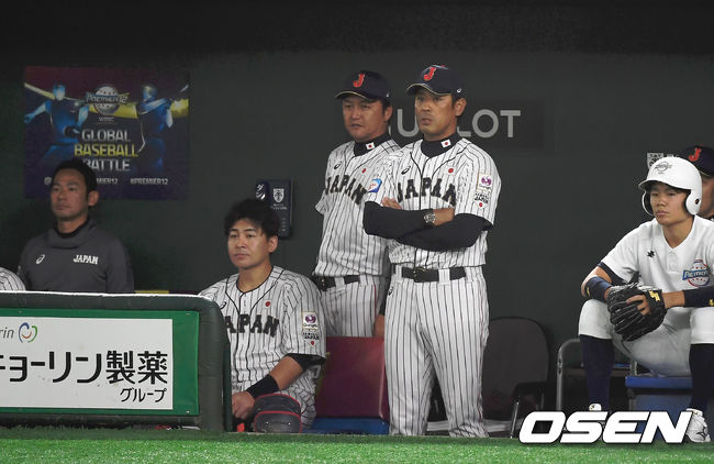 일본 이나바 감독이 경기를 지켜보고 있다. /youngrae@osen.co.kr 