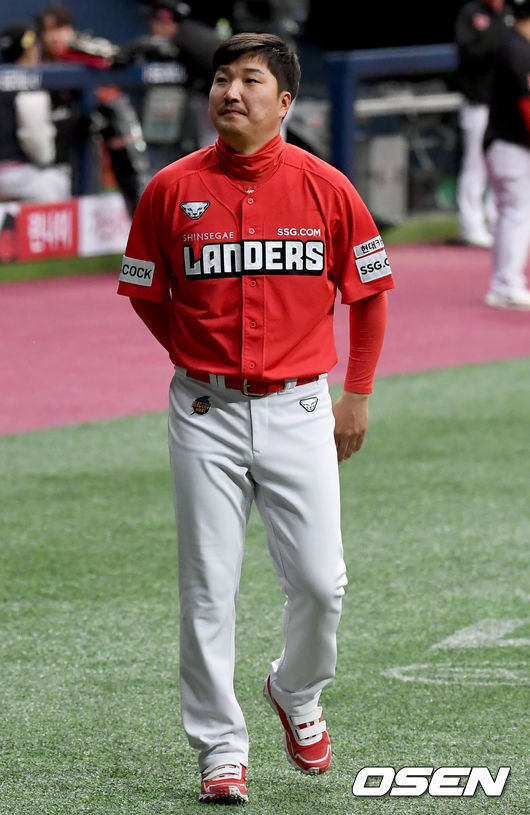 210425 SSG 이진영 코치./ksl0919@osen.co.kr