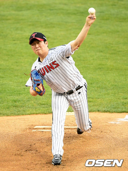 1회초 LG 함덕주가 역투하고 있다.  /jpnews@osen.co.kr