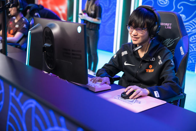 라이엇 게임즈 플리커.