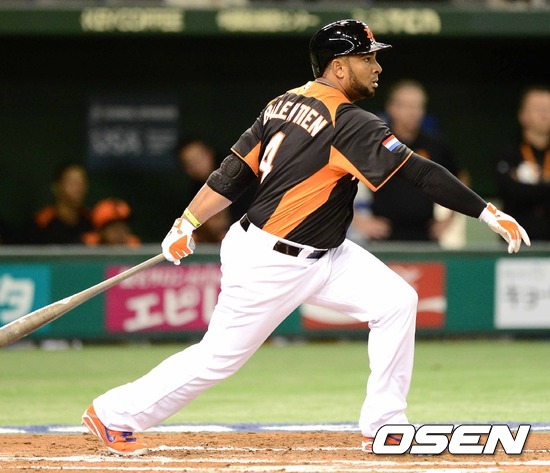 반면 1라운드에서 한국을 탈락시키고 2라운드에서 쿠바를 6-2로 꺾는 등 강호 킬러로 돌풍을 일으키던 네덜란드는 선발 로비 코르데만스의 부진투를 이겨내지 못하고 일본에 패퇴했다./sunday@osen.co.kr