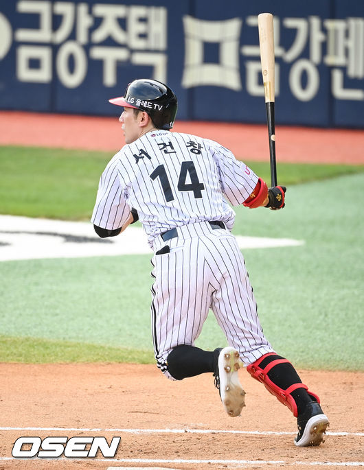 퓨처스리그 한화전에서 1회말 1사 2루 LG 서건창이 진루타를 날리고 있다. 2021.07.30 / soul1014@osen.co.kr