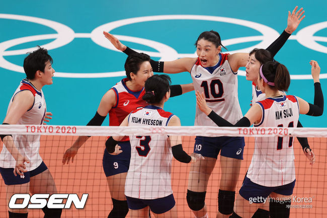 [사진] 한국 여자 배구 대표팀이 2021년 8월 8일 동메달 결정전에서 세르비아의 벽을 넘지 못했다. ⓒGettyimages(무단전재 및 재배포 금지)