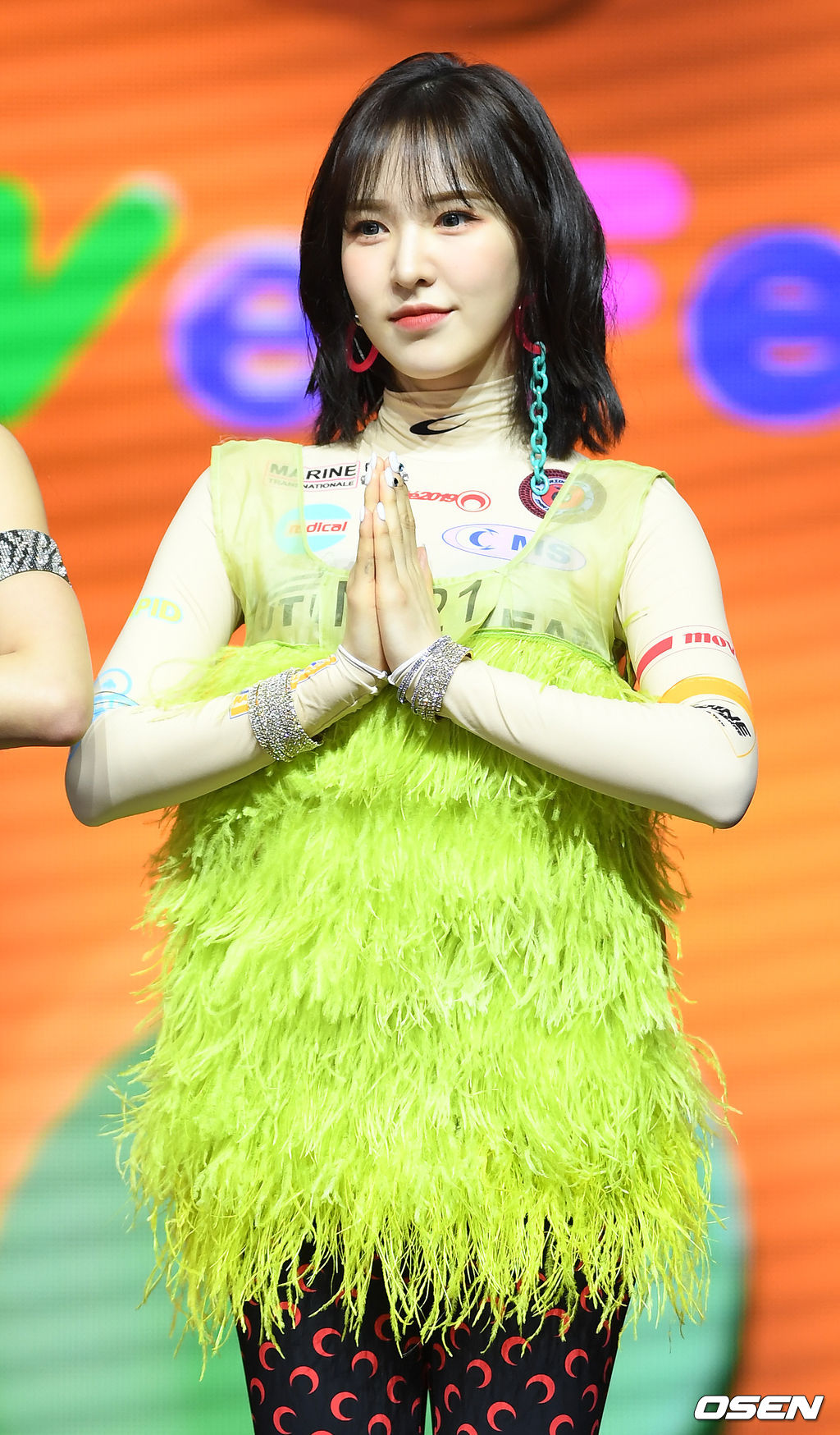 무대 위에서 레드벨벳 멤버 웬디가 포토타임을 갖고 있다. /rumi@osen.co.kr