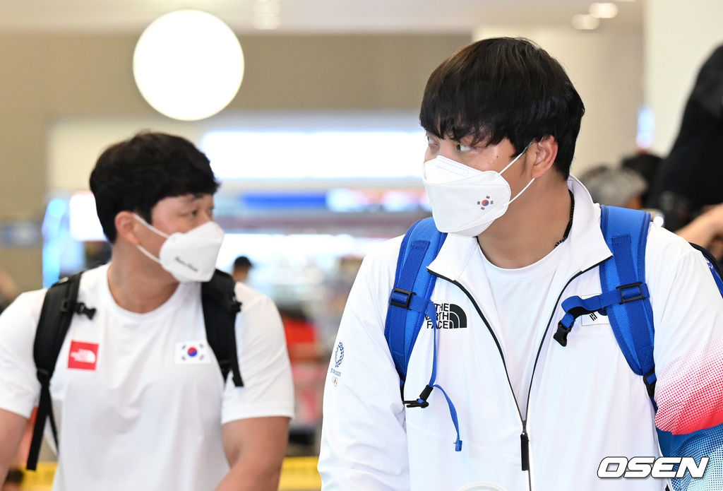 야구대표팀 오승환, 조상우가 입국장을 나서고 있다. 2021.08.08 /cej@osen.co.kr
