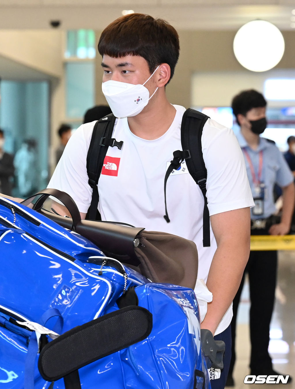 야구대표팀 김진욱이 입국장을 나서고 있다. 2021.08.08 /cej@osen.co.kr
